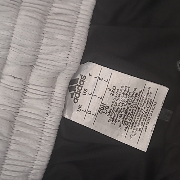 ADIDAS Large Logo 9.5" Performance Block Color L Shorts - Picture 4 of 5